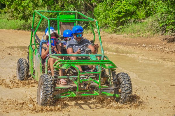 Aventura en Buggy Punta Cana: Cenote - Playa Macao y Degustacion de Mamajuana - Imagen 2