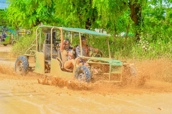 Aventura en Buggy Punta Cana: Cenote - Playa Macao y Degustacion de Mamajuana - Imagen 8