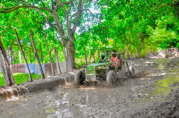 Aventura en Buggy Punta Cana: Cenote - Playa Macao y Degustacion de Mamajuana - Imagen 11